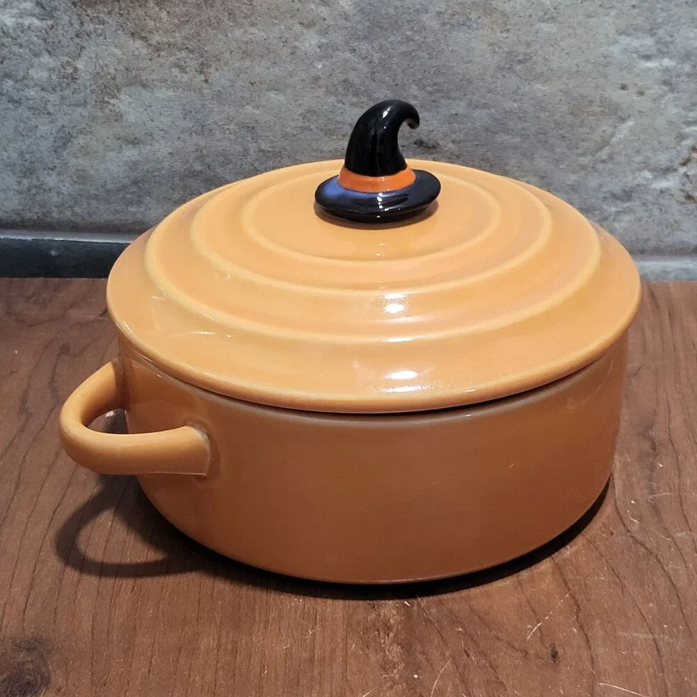 Stoneware Baking Dish Halloween Witch Hat Handle Lid Orange Soup Casserole